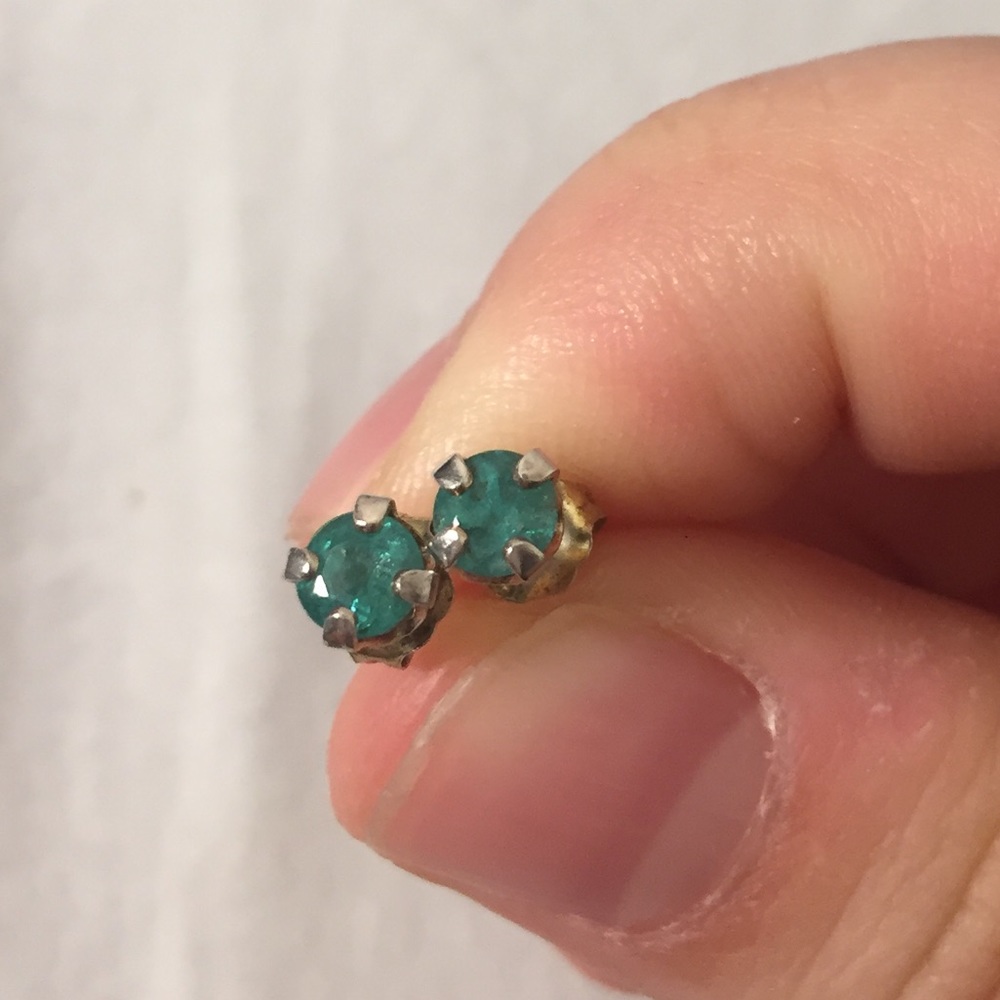 Natural emerald silver earrings